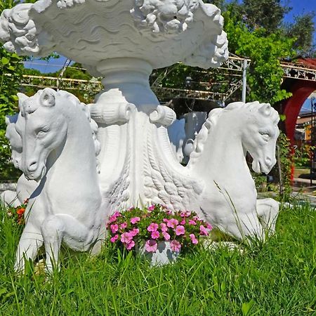 Villa Fofo - Beautiful Sea Front Villa With 650M2 Garden Nea Kallikrateia Buitenkant foto