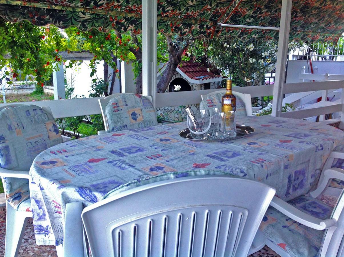 Villa Fofo - Beautiful Sea Front Villa With 650M2 Garden Nea Kallikrateia Buitenkant foto