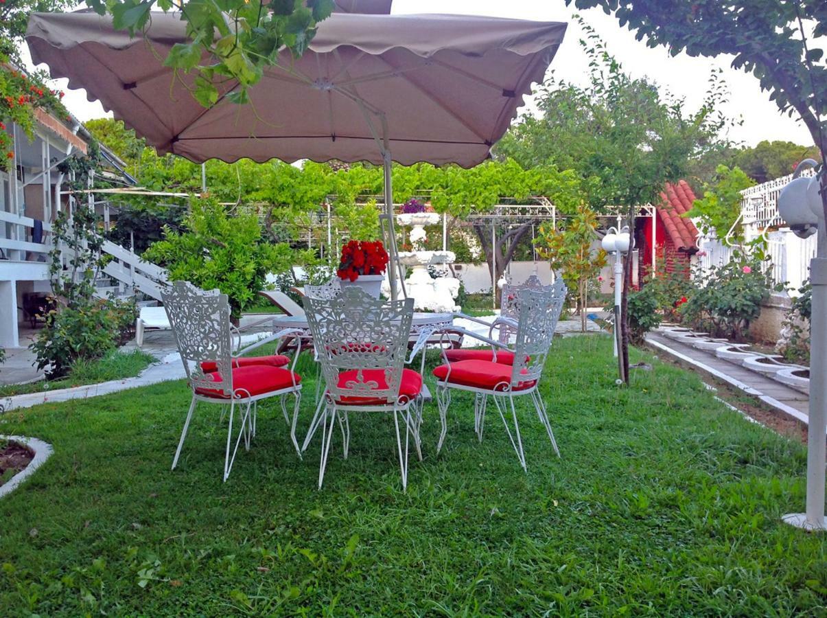Villa Fofo - Beautiful Sea Front Villa With 650M2 Garden Nea Kallikrateia Buitenkant foto
