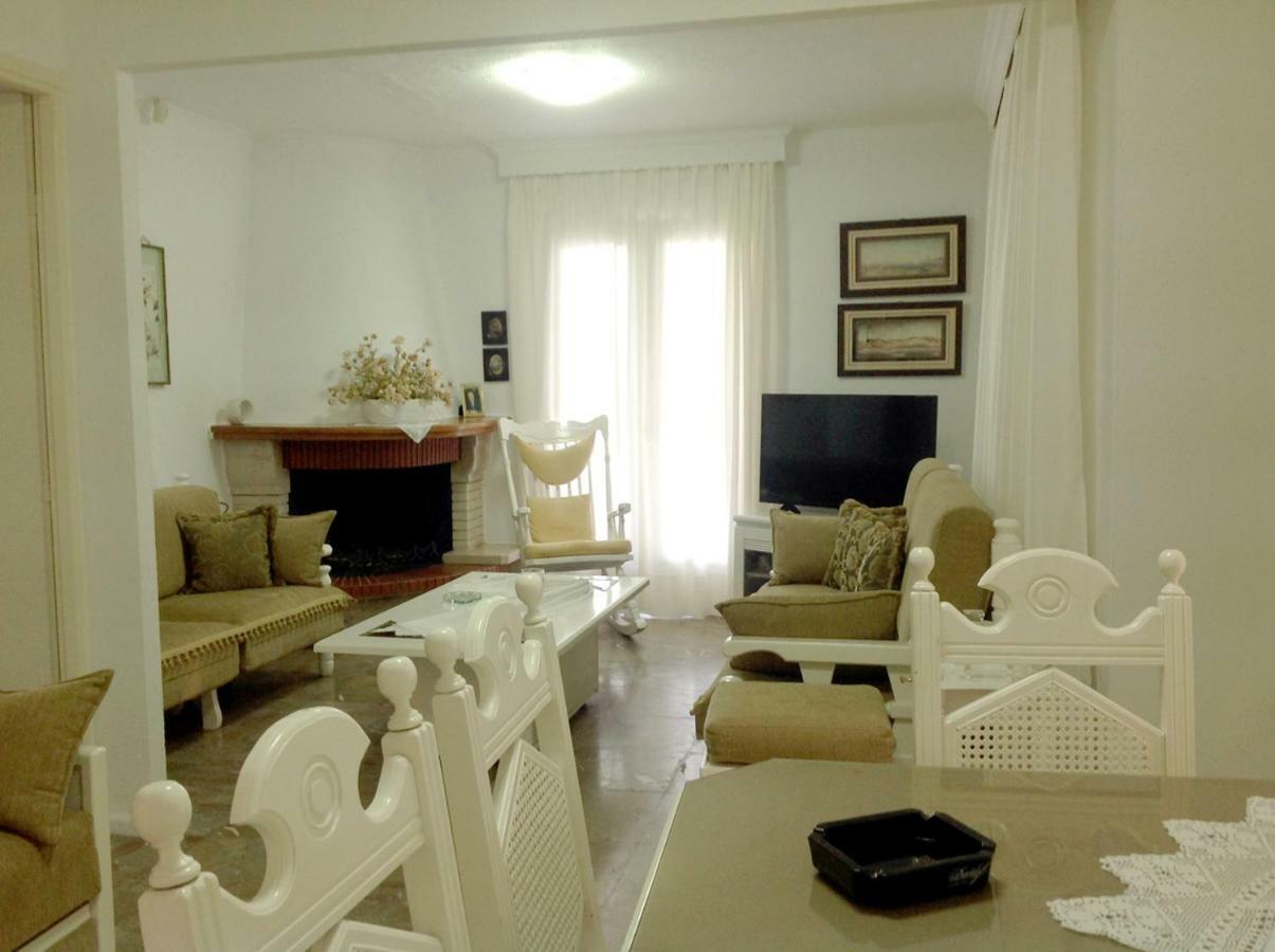 Villa Fofo - Beautiful Sea Front Villa With 650M2 Garden Nea Kallikrateia Buitenkant foto