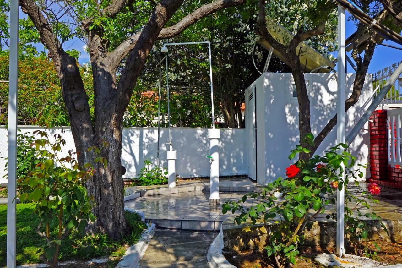 Villa Fofo - Beautiful Sea Front Villa With 650M2 Garden Nea Kallikrateia Buitenkant foto