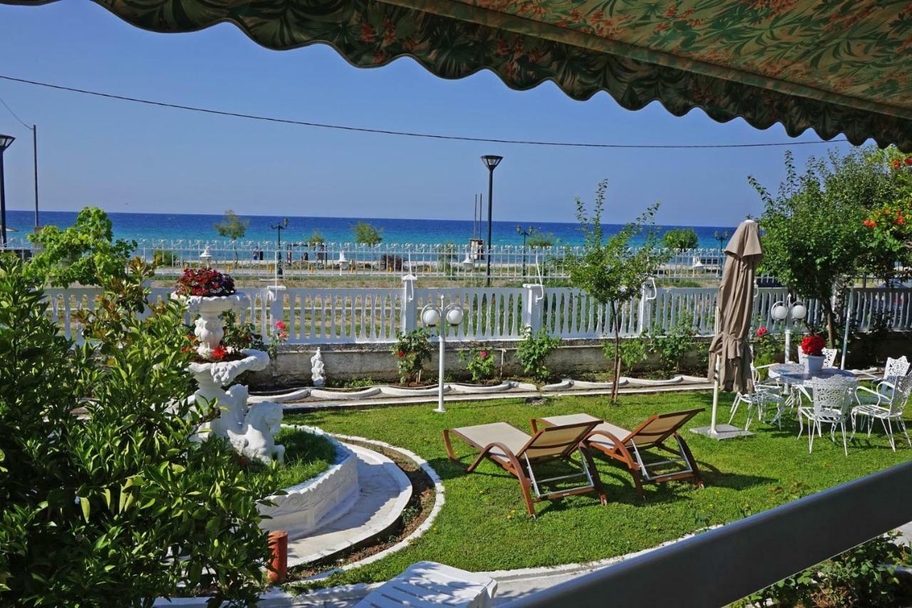 Villa Fofo - Beautiful Sea Front Villa With 650M2 Garden Nea Kallikrateia Buitenkant foto